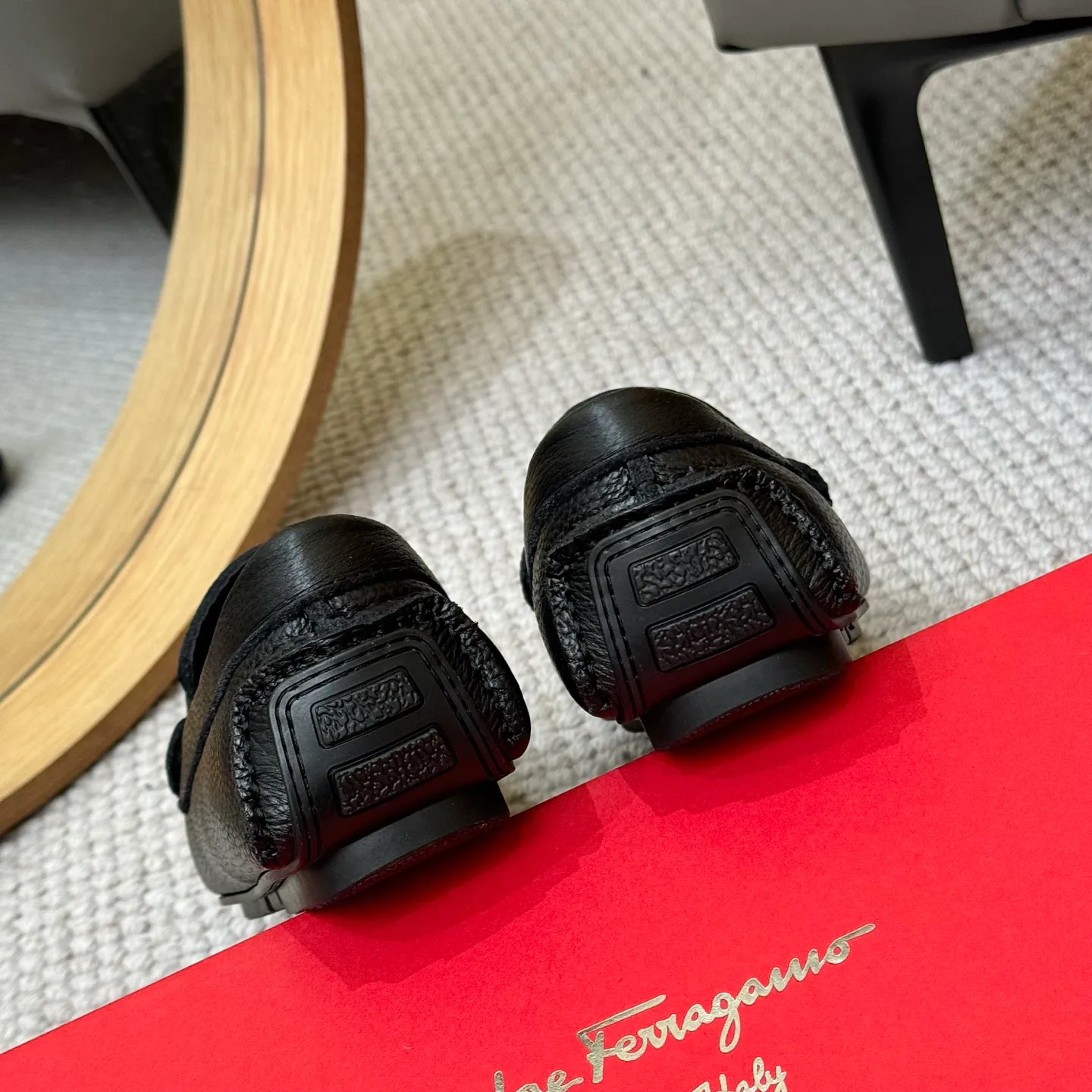 Men's men's shoes 💰420 (Yangli) Ferragamo 〰Ferragamo 2⃣️0⃣️2⃣️5️⃣ New series 👊🏻 Upper 🇮🇹 Italian imported calfskin, original outsole molding. Water-dyed sheepskin lining. The identity of every successful man is set off, and the upper and lower shoes are elegant and stable🚶🏻🚶🏻The high-end custom counter original replica is an eternal classic🔍️Number of codes: 38-46 with counter packaging